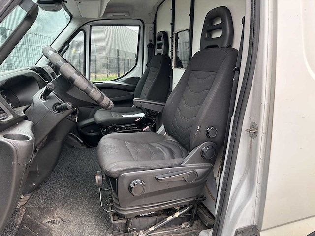 Iveco daily 35s11v 2.3 410 h3 106pk 2016 (origineel-nl) automaat, vt-330-s - afbeelding 10 van  37