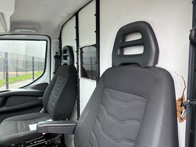 Iveco daily 35s11v 2.3 410 h3 106pk 2016 (origineel-nl) automaat, vt-330-s - afbeelding 11 van  37