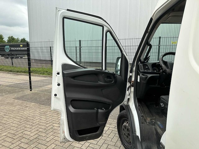 Iveco daily 35s11v 2.3 410 h3 106pk 2016 (origineel-nl) automaat, vt-330-s - afbeelding 14 van  37