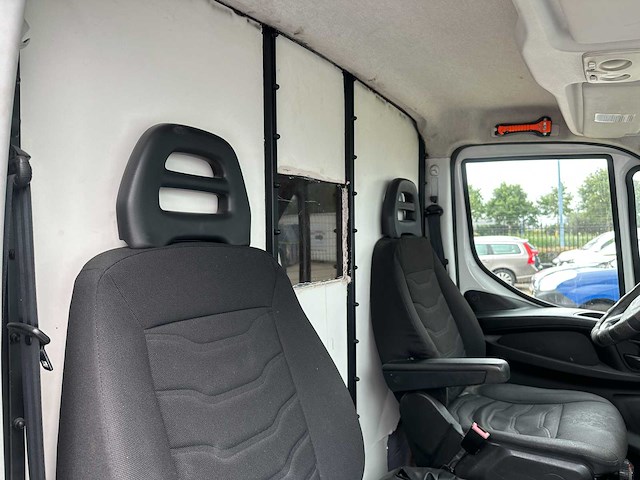 Iveco daily 35s11v 2.3 410 h3 106pk 2016 (origineel-nl) automaat, vt-330-s - afbeelding 21 van  37