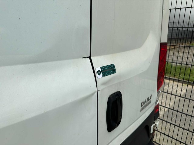 Iveco daily 35s11v 2.3 410 h3 106pk 2016 (origineel-nl) automaat, vt-330-s - afbeelding 28 van  37