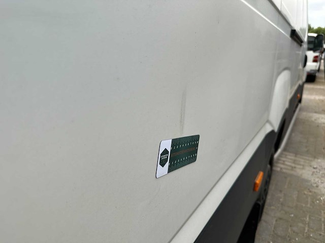 Iveco daily 35s11v 2.3 410 h3 106pk 2016 (origineel-nl) automaat, vt-330-s - afbeelding 31 van  37