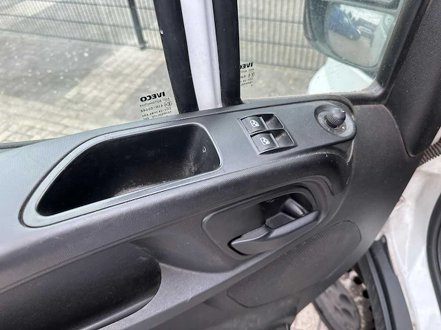 Iveco daily 35s11v 2.3 410 h3 106pk 2016 (origineel-nl) automaat, vt-330-s - afbeelding 32 van  37