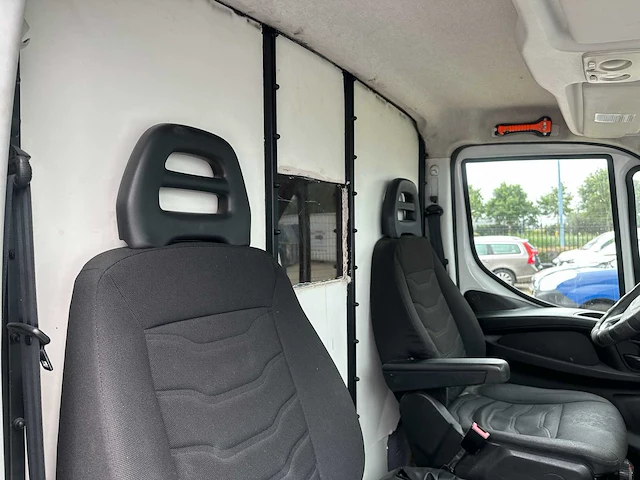 Iveco daily 35s11v 2.3 410 h3 106pk 2016 (origineel-nl) automaat, vt-330-s - afbeelding 9 van  37