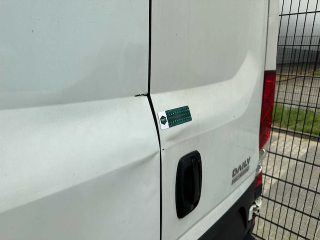 Iveco daily 35s11v 2.3 410 h3 106pk 2016 (origineel-nl) automaat, vt-330-s - afbeelding 15 van  37