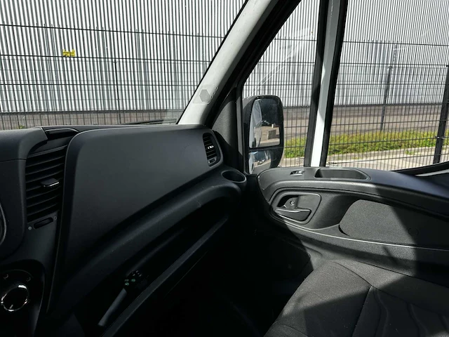 Iveco daily 35s13v 2.3 410 h3 126pk 2015 (3-persoons), v-418-xr - afbeelding 8 van  42