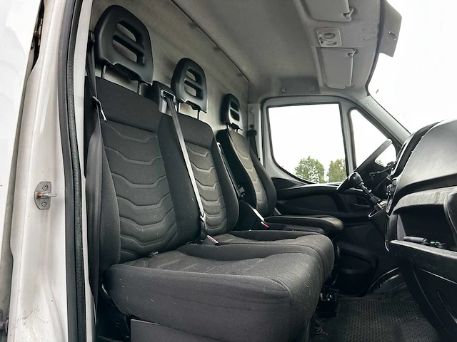 Iveco daily 35s13v 2.3 410 h3 126pk 2015 (3-persoons), v-418-xr - afbeelding 21 van  42