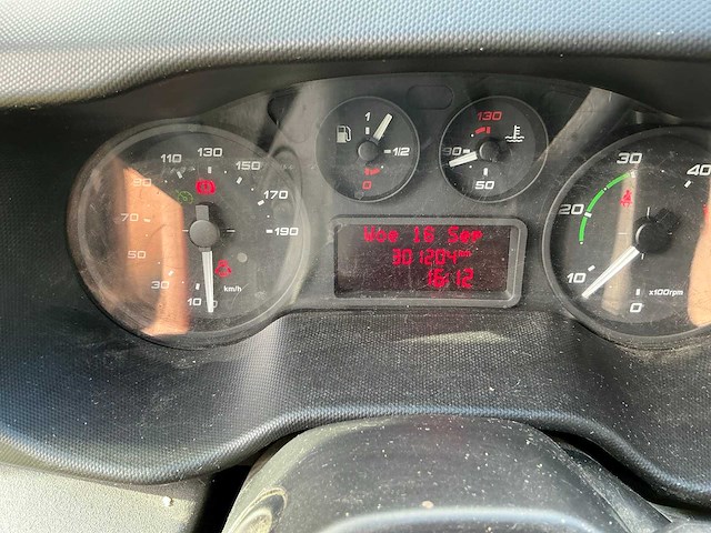 Iveco daily 35s15v 2.3 352 h2 l bedrijfswagen - afbeelding 13 van  20