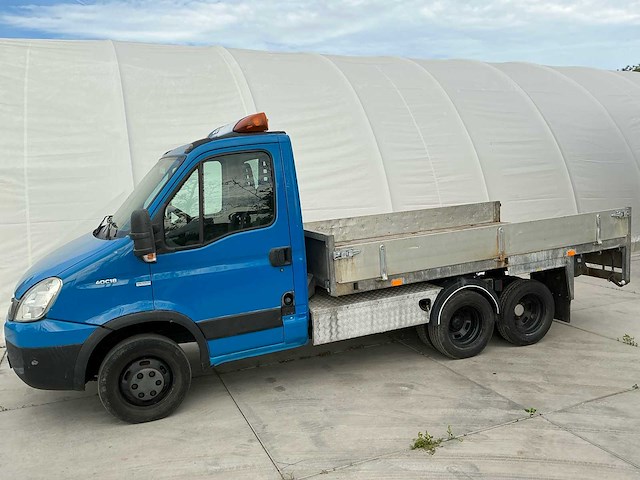 Iveco daily 40c18300 + veldhuizen oplegger - afbeelding 2 van  3