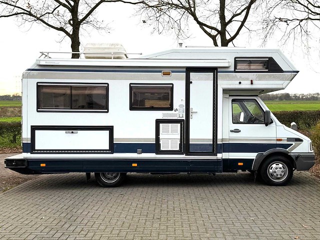 Iveco daily camper 2.5 turbo diesel s45 kampeerwagen niesmann & bischoff clou 4-tvf-30 - afbeelding 32 van  36