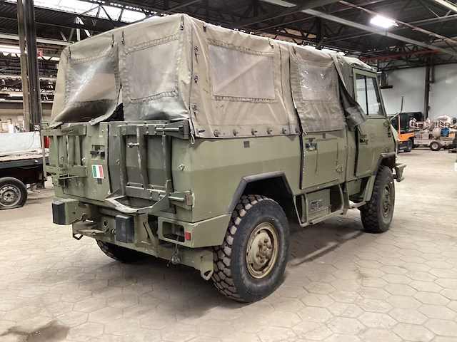 Iveco legervoertuig - afbeelding 10 van  11