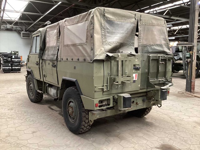 Iveco legervoertuig - afbeelding 8 van  11
