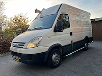 Iveco verkoop wagen ijscokraam met 230v installatie - afbeelding 1 van  37