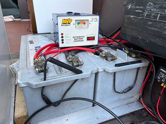 Iveco verkoop wagen ijscokraam met 230v installatie - afbeelding 15 van  37