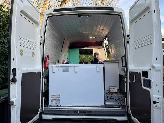 Iveco verkoop wagen ijscokraam met 230v installatie - afbeelding 18 van  37