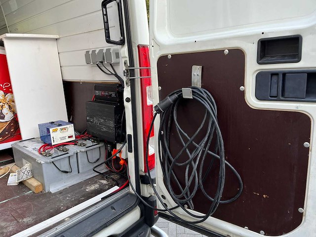 Iveco verkoop wagen ijscokraam met 230v installatie - afbeelding 21 van  37