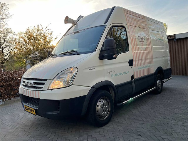 Iveco verkoop wagen ijscokraam met 230v installatie - afbeelding 12 van  37