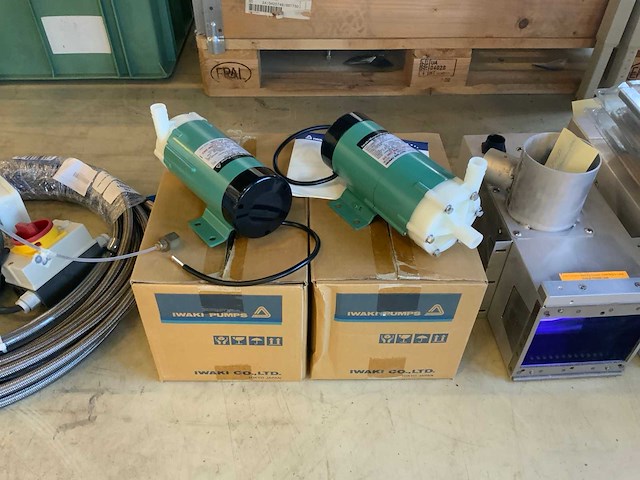 Iwaki md-30r-200n pomp (2x) en diversen - afbeelding 3 van  7