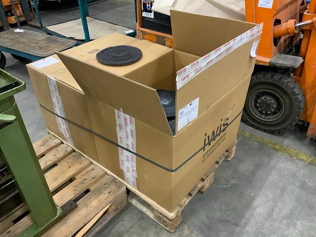 Iwis doos met rollen ketting (2x) - afbeelding 1 van  2