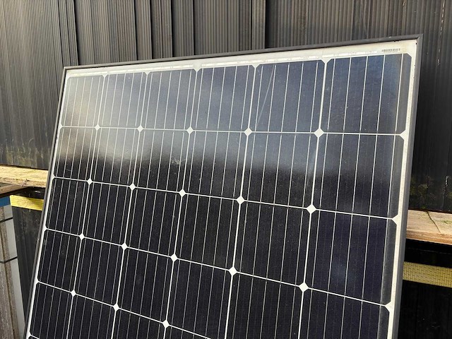 Ja solar - gebruikt (300 wp) zonnepaneel (100x) - afbeelding 2 van  4