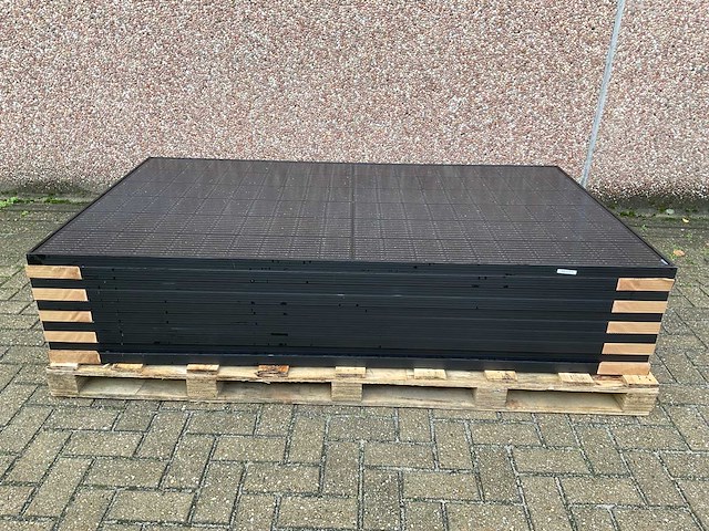 Ja solar - set van 10 zonnepanelen (365 wp) - goodwe 3.6k omvormer - afbeelding 2 van  8