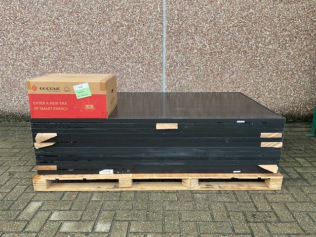 Ja solar - set van 12 zonnepanelen (370 wp) - goodwe 3.6k omvormer - afbeelding 1 van  7