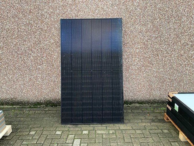 Ja solar - set van 12 zonnepanelen (370 wp) - goodwe 3.6k omvormer - afbeelding 2 van  7
