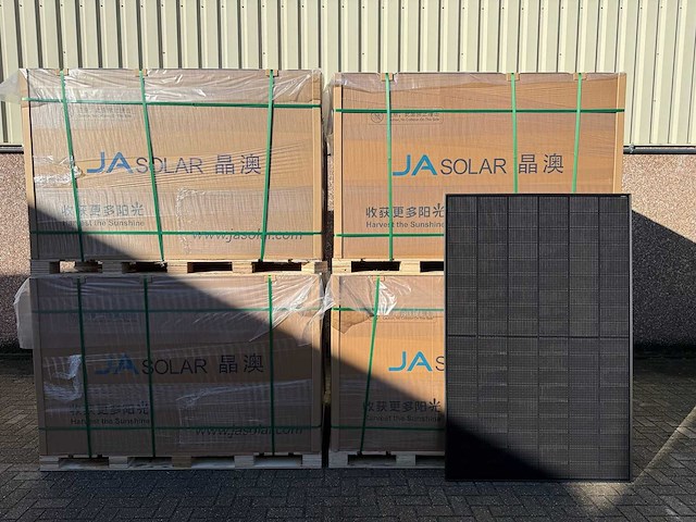 Ja solar - set van 144 zonnepanelen (450 wp) totaal 81.000 wp - afbeelding 1 van  4