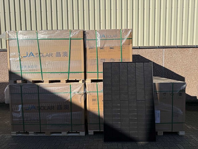 Ja solar - set van 180 zonnepanelen (450 wp) totaal 81.000 wp - afbeelding 1 van  4