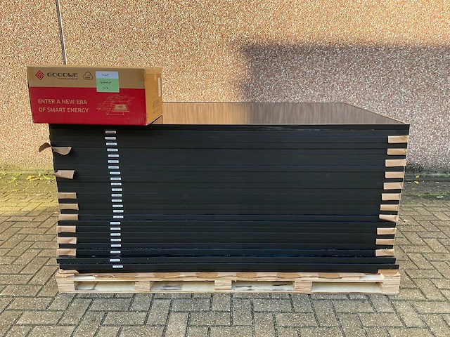 Ja solar - set van 25 zonnepanelen (370 wp) - goodwe 10k omvormer - afbeelding 1 van  9