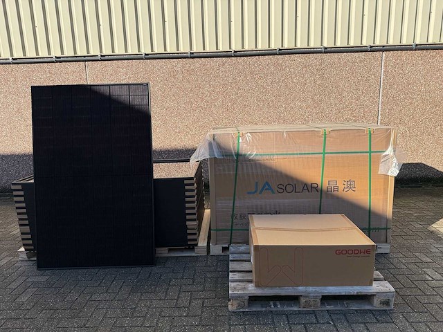 Ja solar - set van 60 zonnepanelen - goodwe 25k omvormer - afbeelding 1 van  6