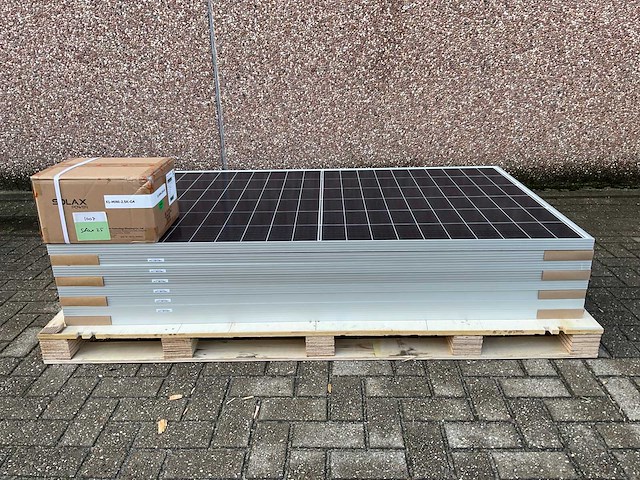 Ja solar - set van 8 zonnepanelen (340 wp) - solax 2.5 omvormer - afbeelding 1 van  6