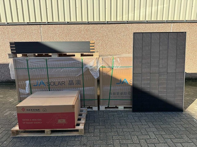 Ja solar - set van 80 zonnepanelen (450 wp) - goodwe 36k omvormer - afbeelding 1 van  6