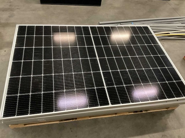 Ja solar zonnepanelen (9x) - afbeelding 1 van  3