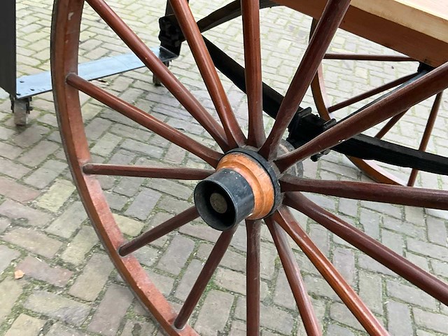 Jac met hugowaard koetsbartafel - afbeelding 9 van  11