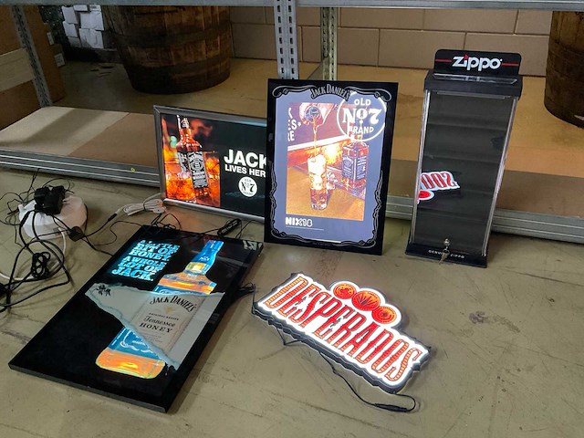 Jack daniels lichtreclame (3x) - afbeelding 1 van  7