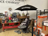 Jack daniels parasol, zit zak en 3x tafel - afbeelding 1 van  7