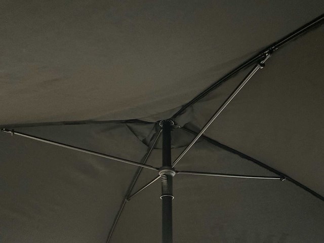 Jack daniels parasol, zit zak en 3x tafel - afbeelding 4 van  7