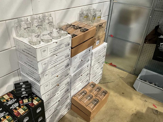 Jack daniels partij diverse glazen - afbeelding 1 van  7
