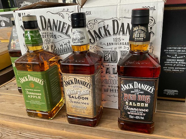 Jack daniels whiskey (18x) - white rabbit - red dog - apple - afbeelding 1 van  8