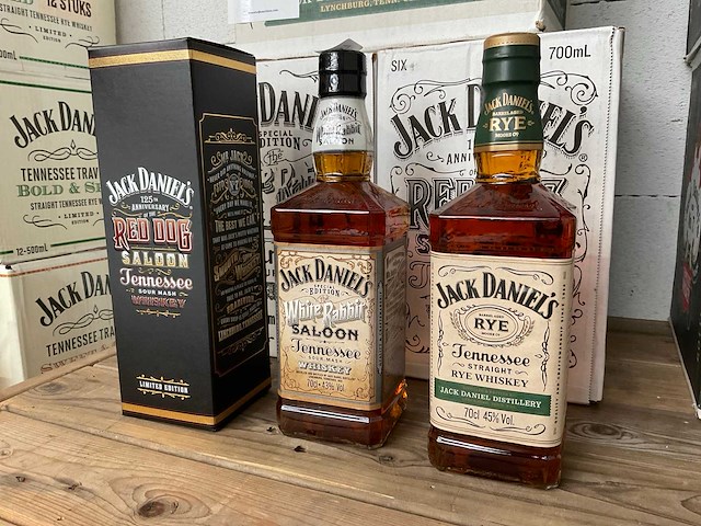 Jack daniels whiskey (18x) ieder 1 doos - white rabbit - red dog - straight rye - afbeelding 1 van  8