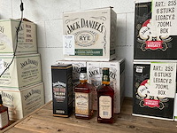 Jack daniels whiskey (18x) ieder 1 doos - white rabbit - red dog - straight rye - afbeelding 8 van  8