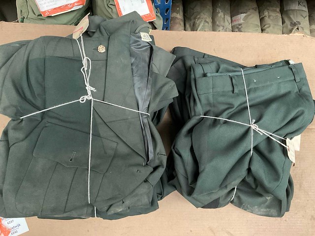 Jacket and trouser (4x) - afbeelding 1 van  1