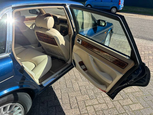 Jacquar / daimler - 1996 - dubble six lwb - personenauto - afbeelding 4 van  25