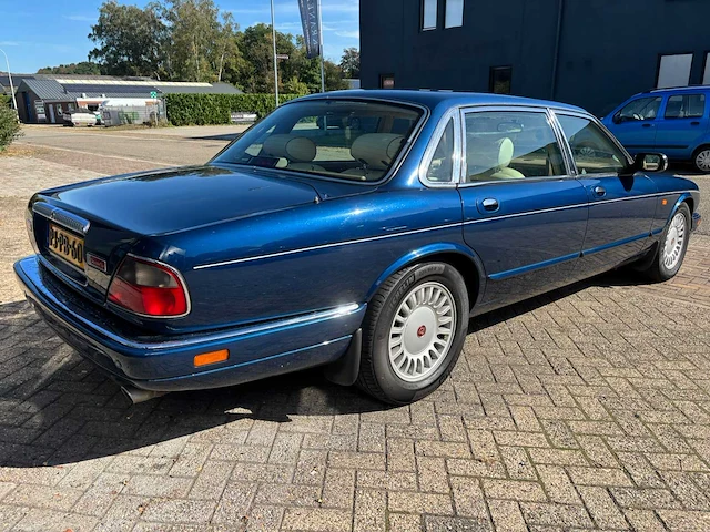 Jacquar / daimler - 1996 - dubble six lwb - personenauto - afbeelding 22 van  25