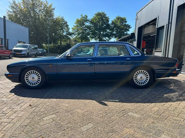 Jacquar / daimler - 1996 - dubble six lwb - personenauto - afbeelding 23 van  25