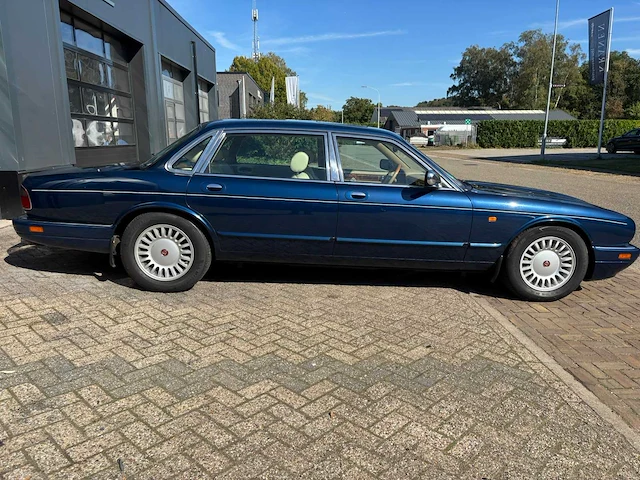 Jacquar / daimler - 1996 - dubble six lwb - personenauto - afbeelding 24 van  25