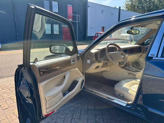 Jacquar / daimler - 1996 - dubble six lwb - personenauto - afbeelding 25 van  25
