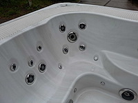 Jacuzzi 5 persoons jacuzzi en buitenspa - afbeelding 13 van  19