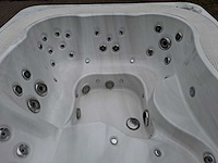 Jacuzzi 5 persoons jacuzzi en buitenspa - afbeelding 14 van  19